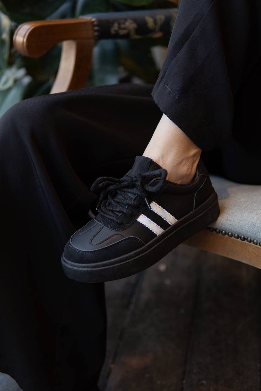 Кеди чорні з білими смужками