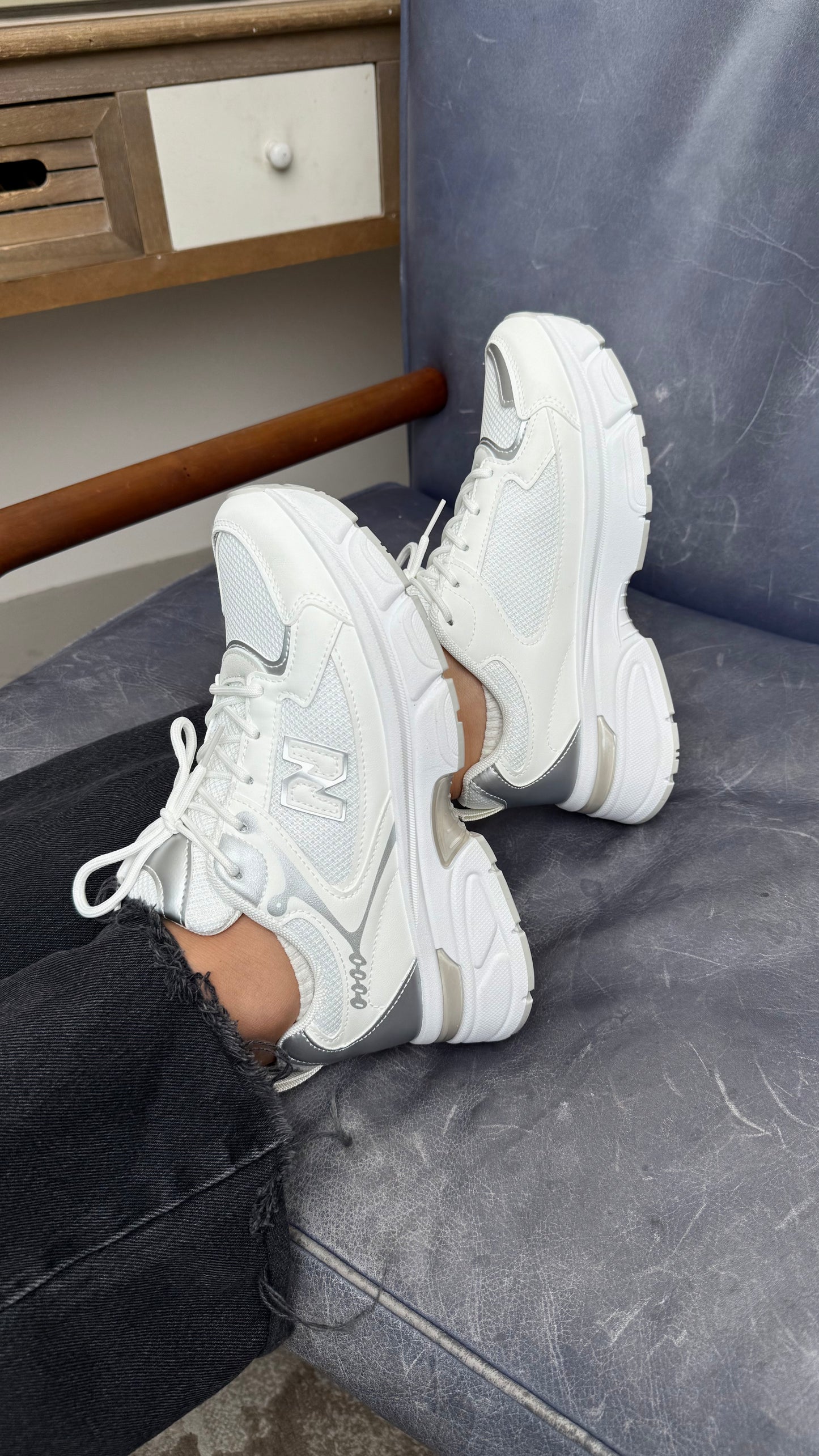 Кросівки N білі