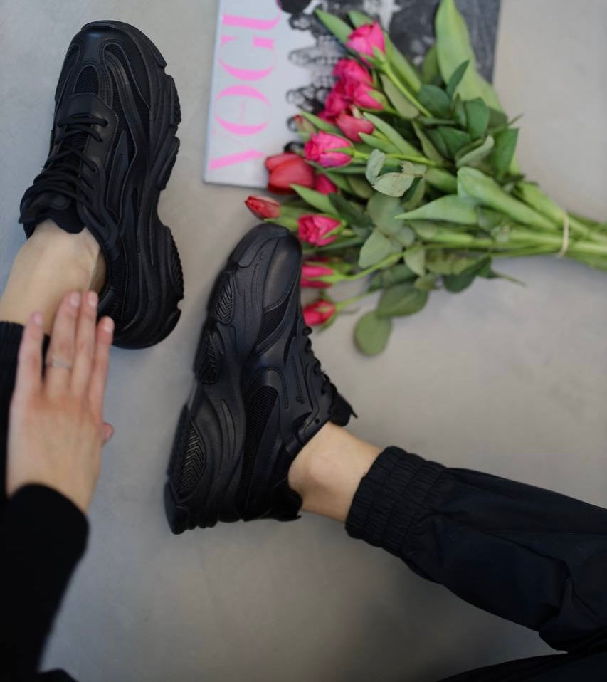 Кросівки чорні на хвилястій підошві #1