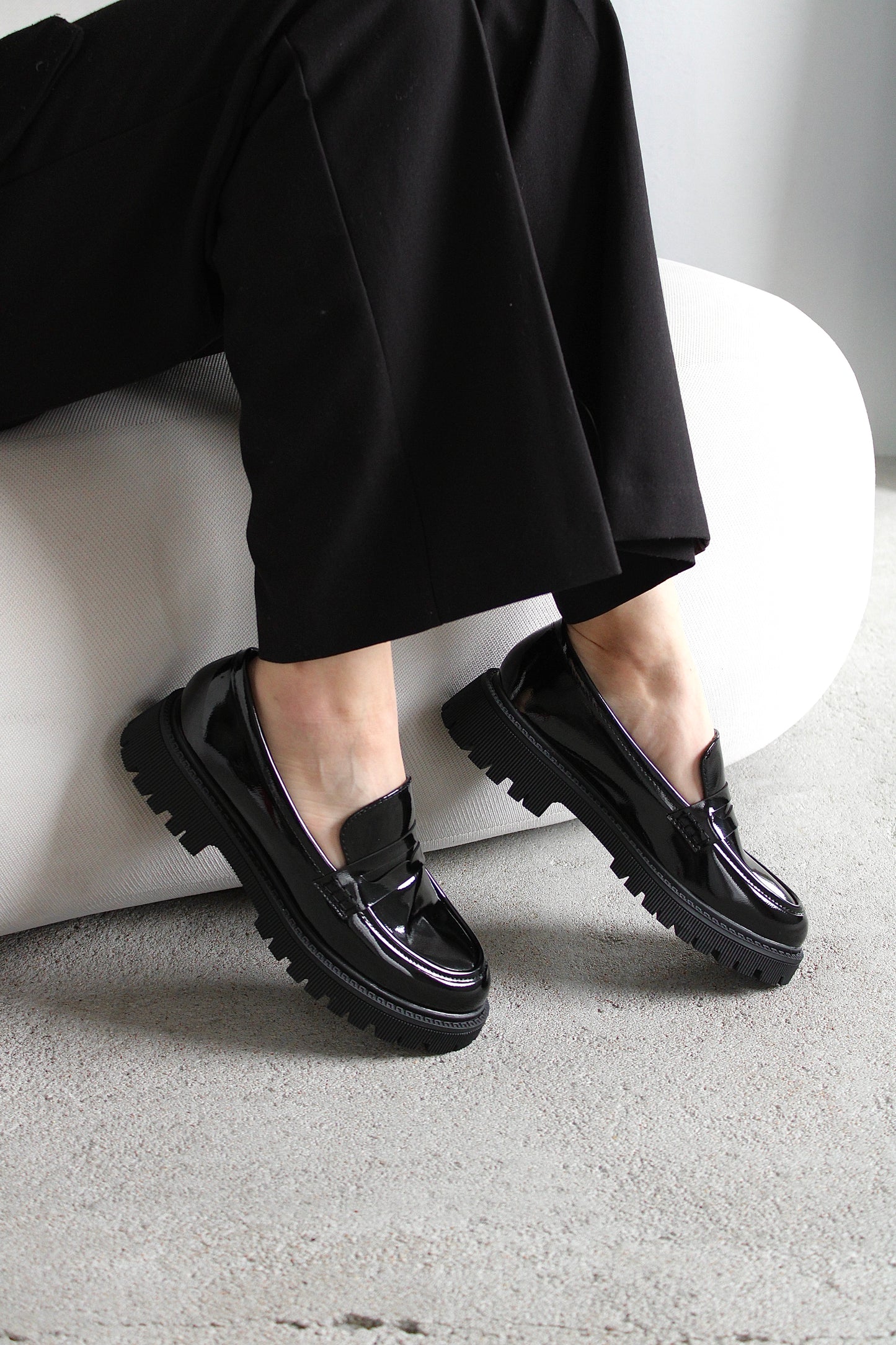 Лофери класичні лаковані