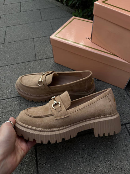 Лофери з бджілкою замш темно-бежеві