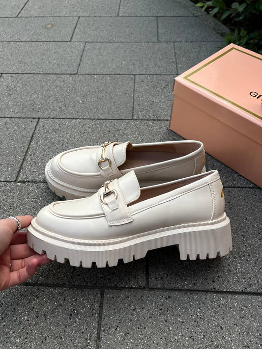 Лофери з бджілкою еко-шкіра (бежеві)