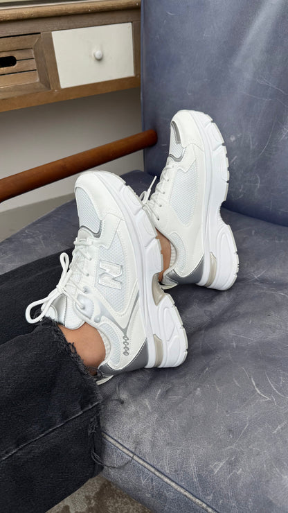 Кросівки N білі