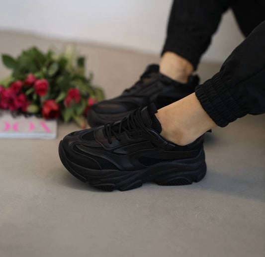 Кросівки чорні на хвилястій підошві #1