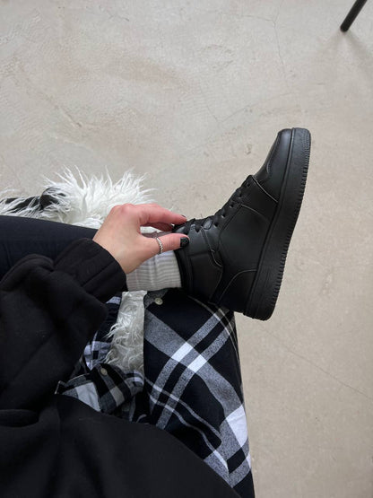 Кросівки завищені чорні Jordan