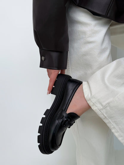 Класичні лофери з фурнітурою