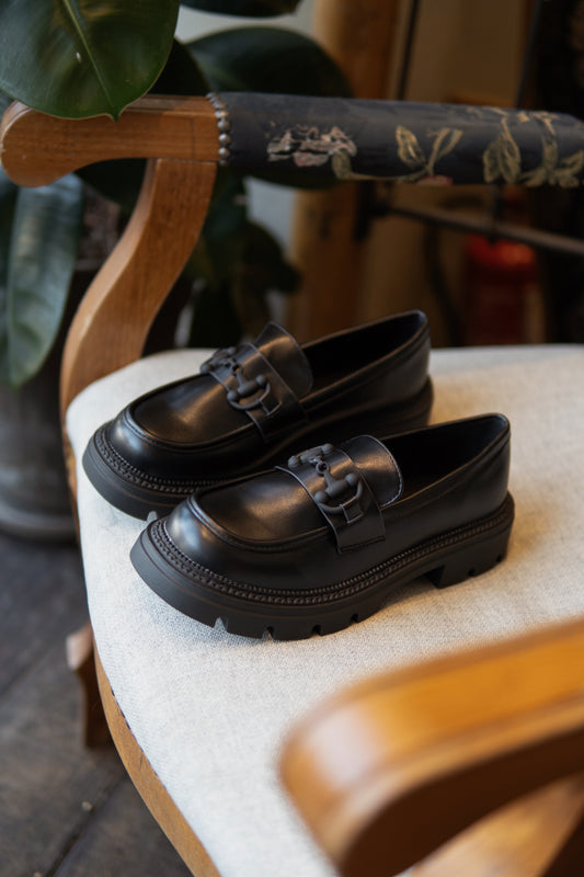 Класичні лофери з фурнітурою